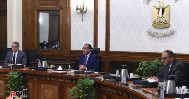رئيس الوزراء يستعرض مسودة استراتيجية النهوض بالسياحة المصرية.. صور