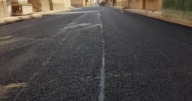 شاهد أعمال رصف الطرق الداخلية بالدقهلية وقنا وبورسعيد وكفر الشيخ والغربية