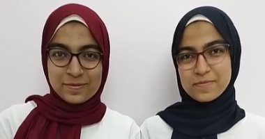 كمامة ضد التدخين السلبى.. توأم مصرى من مدرسة حكومية تقتنصان منحة فى جامعة أمريكية