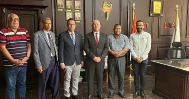 محافظ الأقصر يستقبل وفدا من المالية خلال جولة لرصد النظم المالية والأرصدة