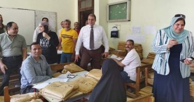 مديرة تعليم المنوفية تتفقد أعمال المراجعة النهائية لإجابات طلاب الإعدادية