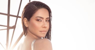 شيرين بإطلالة جرئية تتجاوز أزمتها مع حسام حبيب وتوجه رسالة لجمهورها: وحشتوني