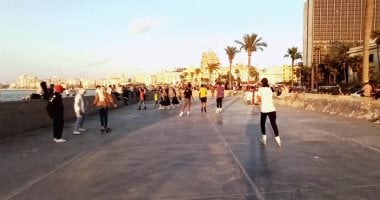 التزلج بـ"السكيت" هواية الشباب السكندرى.. طاقة إيجابية أصبحت وسيلة تنقل.. فيديو وصور
