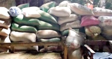 ضبط 229 طن قمح قبل بيعها فى السوق السوداء بسوهاج.. صور