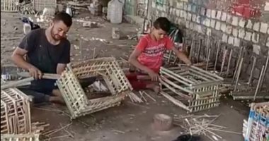 من جريد النخل.. صناعة أحلى أقفاص للخضراوات والفاكهة على أيدى أبناء أبشواى "فيديو"