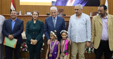 محافظ جنوب سيناء يكرم الحاصلين على المراكز الأولى فى الجمباز والأيروبك