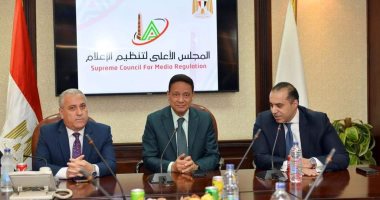 رئيسا الأعلى للإعلام والوطنية للصحافة يقدمان التهنئة للمستشار محمود فوزي