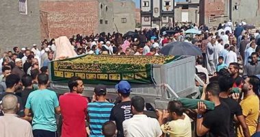 تشييع جثمان صياد البرلس بعد انتشاله من البحر المتوسط فى رحلة بحث استغرقت 72 يوما