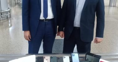 ضبط محاولة تهريب هواتف آيفون بحوزة راكب قادم من الشارقة بمطار القاهرة