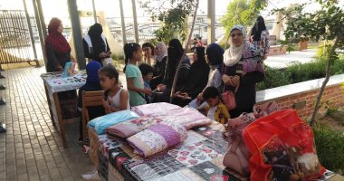 ورش عمل لتدريب السيدات على الهاند ميد بمكتبة مصر العامة فى عزبة البرج.. فيديو