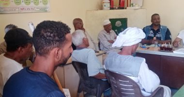 ندوة تثقيفية للتعريف بمنظومة التأمين الصحى الشامل فى قرية توماس بالأقصر.. صور