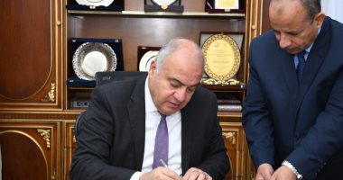 محافظ قنا يطمئن على مستوى رضا المواطنين بمجمع خدمات المراشدة ضمن "حياة كريمة"