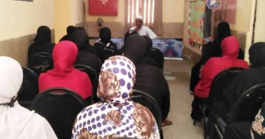 جلسات توعية لـ1500 سيدة ورجل ضمن حياة كريمة بأسوان.. صور