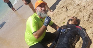 "صيف وأنت مطمن".. محاكاة وتدريب لإنقاذ حالات الغرق على شواطئ الإسكندرية.. لايف