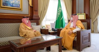 أمير المدينة المنورة يبحث مع وزير الحج منظومة الخدمات المقدمة لضيوف الرحمن