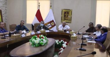 محافظ الوادي الجديد يبحث تقنين زراعات محصول الأرز حفاظا على المخزون الجوفى