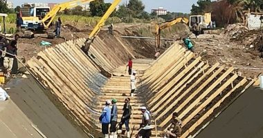 قطار "حياة كريمة" يواصل تحركاته بالمحافظات.. أسوان تنجح فى تنفيذ 65% من تبطين الترع.. إنجاز مشروعات كبرى فى قرية أبو صير بالإسكندرية.. وانطلاق القوافل الرياضية بالقرى الأكثر احتياجا بالأقصر.. صور