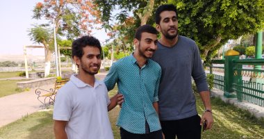 الطالب شنودة يكشف سر الممر الشرفى المقام له من الطلاب فى جامعة المنيا.. لايف