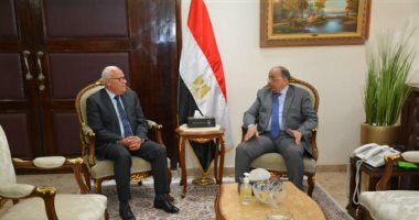 وزير التنمية المحلية يتابع مع محافظ بورسعيد موقف توريد القمح من المزارعين