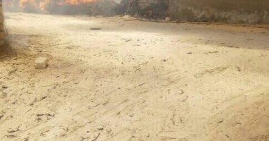 حريق ضخم يلتهم كمية من قش الأرز وسيارتين بالقصاصين في الإسماعيلية.. صور