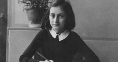 آن فرانك تكتب مذكراتها 1942.. لماذا تمت ترجمتها لـ 60 لغة؟