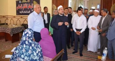 وزير الأوقاف ومحافظ الوادى الجديد يتفقدان البرنامج الصيفى للطفل بالخارجة
