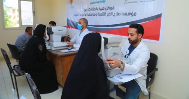 الكشف على عيون 584 مواطنا بقرية العقال القبلي بالبداري ضمن مبادرة "عينيك فى عنينا"