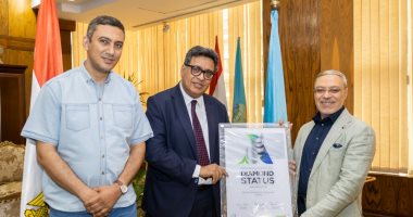 رئيس جامعة طنطا يتسلم ميدالية ماسية من الجمعية العالمية للسكتة الدماغية