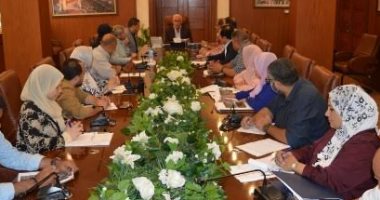 محافظ بورسعيد يناقش آليات توصيل الغاز الطبيعي لمجمع المحارق