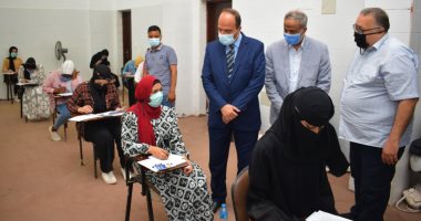 رئيس جامعة العريش يتفقد سير الامتحانات بكليات الجامعة.. صور