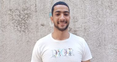 فنى طباعة ومنشد دينى.. عمر من الإسكندرية ينشد فى حب النبي وحلمه الوصول للعالمية