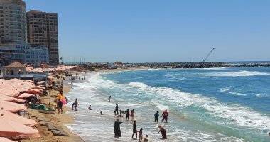 تحذير للمصيفين بالإسكندرية.. الموج عالٍ والسحب شديد ونزول البحر اليوم خطر.. فيديو