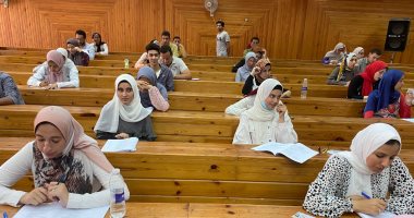 رئيس جامعة كفر الشيخ يتفقد لجان امتحانات كلية الزراعة مؤكدًا عدم رصد مخالفات.. صور