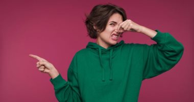 6 نصائح لتقليل رائحة العرق القوية.. الاستحمام والصابون المضاد للبكتيريا أهمها