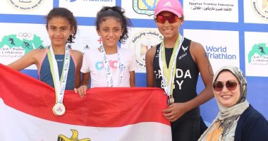 أطفال لكن أبطال.. أولياء أمور يهنئون أبناءهم ببطولة الترايثلون بشرم الشيخ 