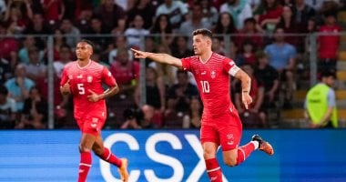 التحقيق مع تشاكا قائد منتخب سويسرا بتهمة تزوير شهادة تطعيم ضد كورونا