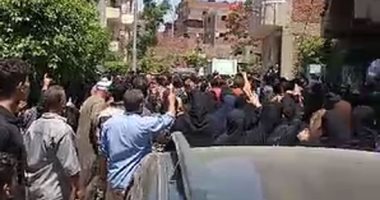 تشييع جنازة شاب لقى مصرعه غرقا أثناء محاولة إنقاذ شقيقه فى المنوفية.. لايف