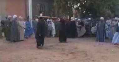 "تحدى الفرسان".. شاهد مبارزات العصا تشعل الاحتفالات والأفراح فى الصعيد