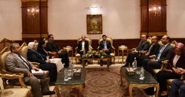 وزيرا الشباب والبيئة يشهدان جلسة "قضية المناخ من جلاسكو إلى شرم الشيخ