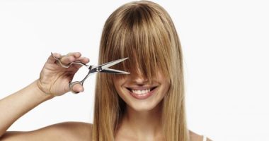 لو مش عايزة تروحى صالون التجميل .. نصائح هتساعدك لقص شعرك فى البيت بسهولة