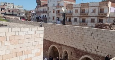 هنا قلعة قايتباى ..شاهد حكاية اكتشاف حجر رشيد