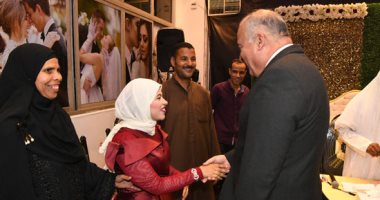 محافظ قنا يشهد على عقد قران فتاة من ذوى الهمم
