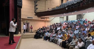 حفل لتكريم 13 طالبا حصدوا الدرجات النهائية فى الشهادة الإعدادية بالأقصر.. لايف