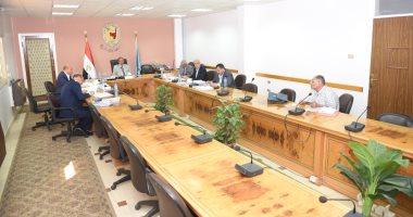 المرشحون لمنصب مدير عام بجامعة سوهاج يعرضون خططهم أمام لجنة اختيار القيادات