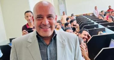 رئيس جامعة أسوان يواصل جولاته التفقدية للجان الامتحانات 