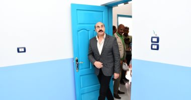حياة كريمة.. محافظ أسوان يسلم 5 منازل كمرحلة أولى للمتضررين من السيول.. صور