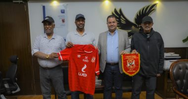وفد الاتحاد العماني يزور النادي الأهلي
