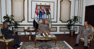 وزير الدفاع يلتقى رئيس أركان القوات المسلحة الإماراتية لبحث تعزيز التعاون المشترك
