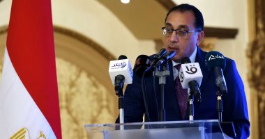 رئيس الوزراء يؤكد ضرورة تطبيق مبادئ الشفافية وتكافؤ الفرص فى اختيار أفضل الكفاءات المتقدمة للالتحاق بالجهاز الإدارى للدولة.. ورئيس التنظيم والإدارة: الانتهاء من هيكلة الوزارات وجار العمل على هيكلة المحافظات