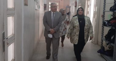 نائب رئيس جامعة حلوان يتفقد لجان امتحانات كلية التمريض 